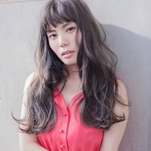 大人ガーリーくすみブルーホワイトグレージュウェーブロング - mit by tree センター北【ミットバイツリーセンターキタ】掲載中