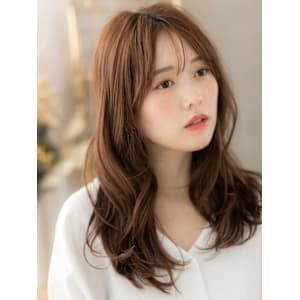 センターパート抜け感ゆるふわエアリーミディ　細めハイライト