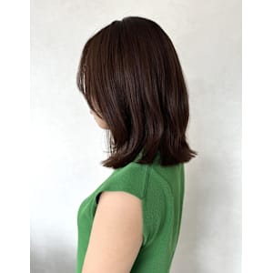 ラベンダーブルージュカラー・くびれミディアムレイヤー