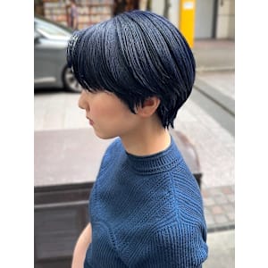 ネイビーブルー　ブルベ　ハンサムショート　20代30代　美髪