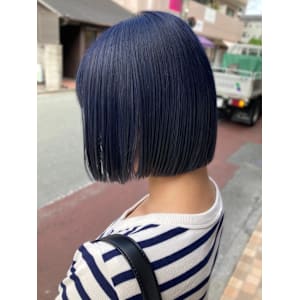 ネイビーブルー　ブルベ　切りっぱなしボブ　透明感カラー　美髪