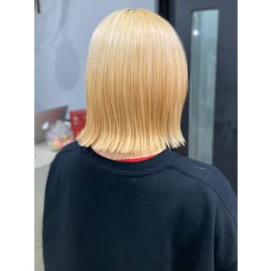 ケアブリーチ　ハイトーン　抜きっぱなしブロンド　切りっぱなし