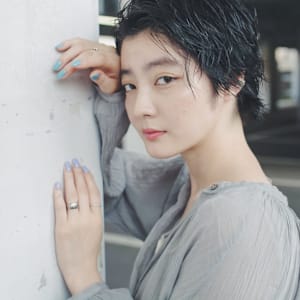 ダークアッシュピンパーマアップバングショート