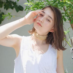 大人ヘルシーペールベージュウェーブ切りっぱなしロブ