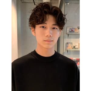 センターパート　アップバング　くせ毛パーマ　ニュアンスパーマ