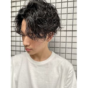 ニュアンスパーマ　無造作　センターパート　束感マッシュ