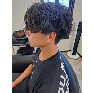 ニュアンスパーマ　緩めツイストパーマ　黒髪　メンズパーマ