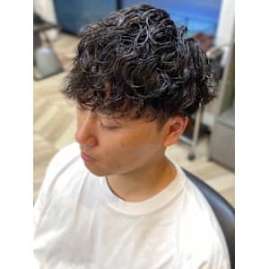 スパイラルパーマ　波巻きパーマ　ツーブロック　束感