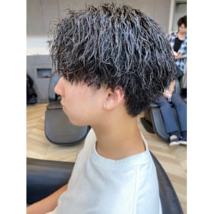 ツイストパーマ　束感パーマ　メンズヘア　黒髪　ツイスパ