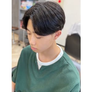 センターパート　マッシュショート　メンズショート　黒髪