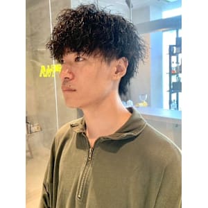 ツイストスパイラルパーマ　メンズパーマ　束感　強めパーマ