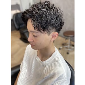 メンズパーマ　ツーブロック　スパイラルパーマ　刈り上げ