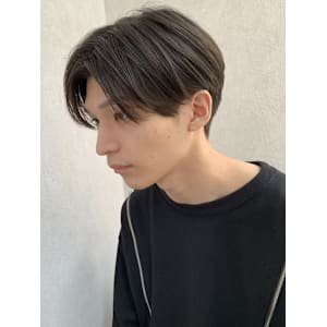 センターパート　ショートマッシュ　爽やか　20代　黒髪