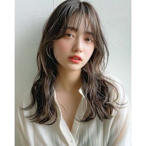 フェミニンでリラックス感のあるウェーブロング　