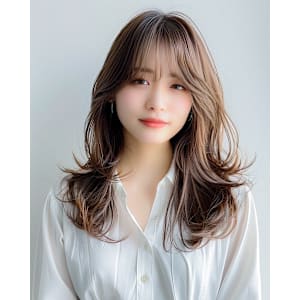 華やかに見せるナチュラルロング