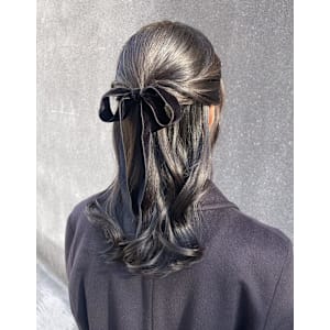 黒髪ツヤ感ハーフアップ　お呼ばれヘア