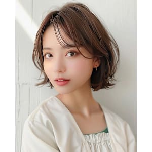 軽やかな動きが魅力のふんわりショートボブ