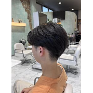 メンズショート／センターパート／毛流れ／ツーブロック