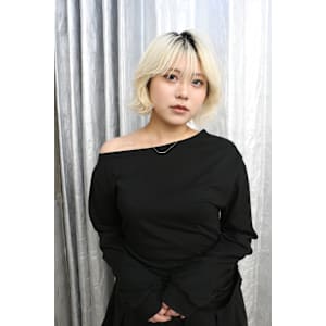 ステップボーンカットボブスタイル/ホワイトベージュ