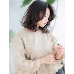 ダークグレージュの大人ロブヘアe