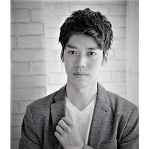 竹内涼真風髪型　爽やかビジネスカジュアルアップバングショート