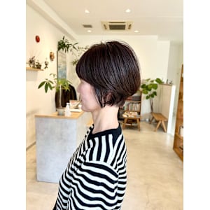 ナチュラル前下がりショート　　