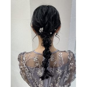 暗髪でも可愛い参列ヘアアレンジ