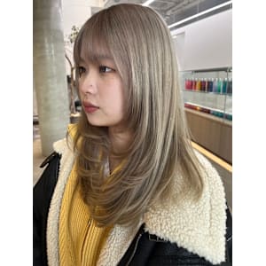 シルバーベージュ　セミディ　レイヤーカット　ダブルカラー