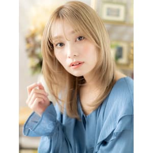 顔まわりレイヤーハイトーンカラーセミディ　ホワイトブロンド