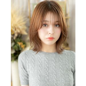 大人可愛いアプリコットオレンジ外ハネロブ　細めハイライト