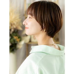 小顔ショートカットレイヤーヘルシースタイル　フェザーショート