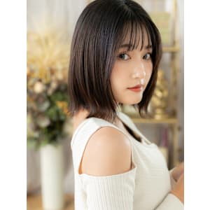 艶感ダークアッシュ切りっぱなしミディアム　くすみベージュ