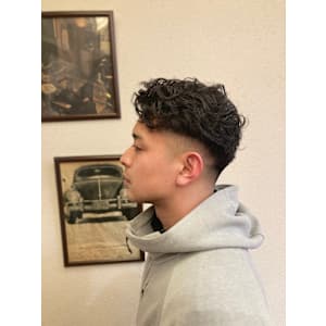 MEN'Sバーバーヘアカットミドルフェードツーブロック - メンズ専門理容室 BroTokyo BARBERSHOP 銀座店【メンズセンモンリヨウシツブロートーキョーバーバーショップギンザテン】掲載中