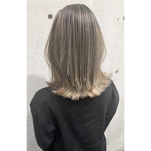 グレージュ×バレイヤージュカラー