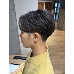 骨格カバー◎な前下がりセンターパート