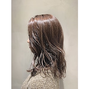 冬服にも合わせやすいパープル×ベージュ