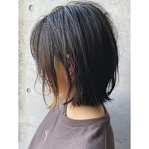 さりげなく見せるインナーカラー