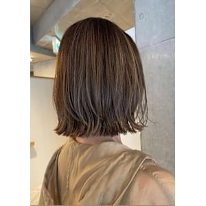 ショートボブ×グレージュ