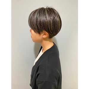 刈り上げショートコントラストハイライト駅近美容室CHAINO