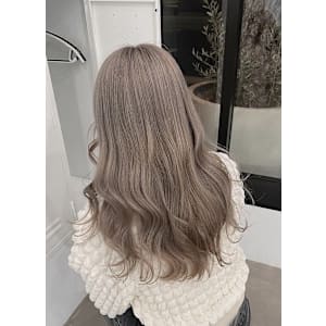ミルクティーカラー10代20代ブリーチ2回～ハイトーンカラー - Nought etre 西金沢【ノート エートル ニシカナザワ】掲載中