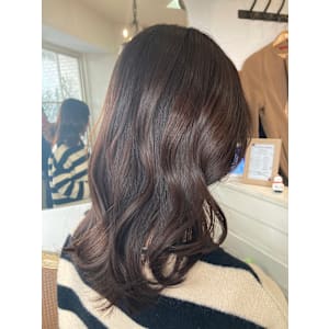 暗めラベンダーグレージュ鎖骨レングスこなれ感韓国風レイヤー - CHAINON【シェノン】掲載中