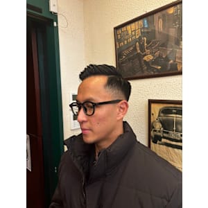 MEN'Sミドルローフェードサイドパートスタイル