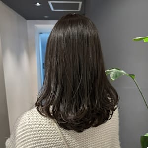 透明感オリーブベージュカラー