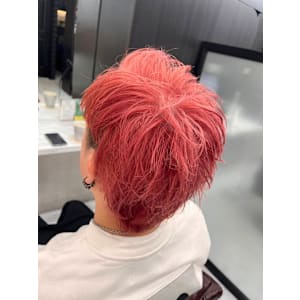 ツーブロック   韓国風 ピンクマッシュウルフ