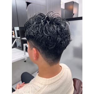 刈り上げショート 緩め無造作パーマ