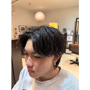 【カット】センターパートミディアムウルフ