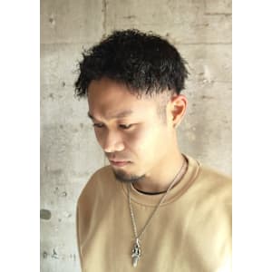 ツイストピンパーマ刈り上げショートカットツーブロックマッシュ