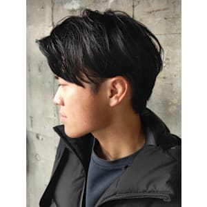 ビジネス刈り上げショートカットツーブロックマッシュ黒髪束感