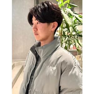 カルマパーマ 毛流れパーマ 爽やか センターパート 20代