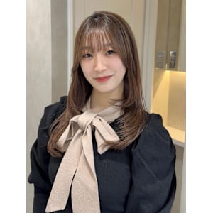 ストレート　艶髪　ナチュラルカラー